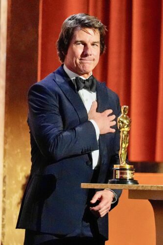 Tom Cruise gets Oscar moment at Governors Awards